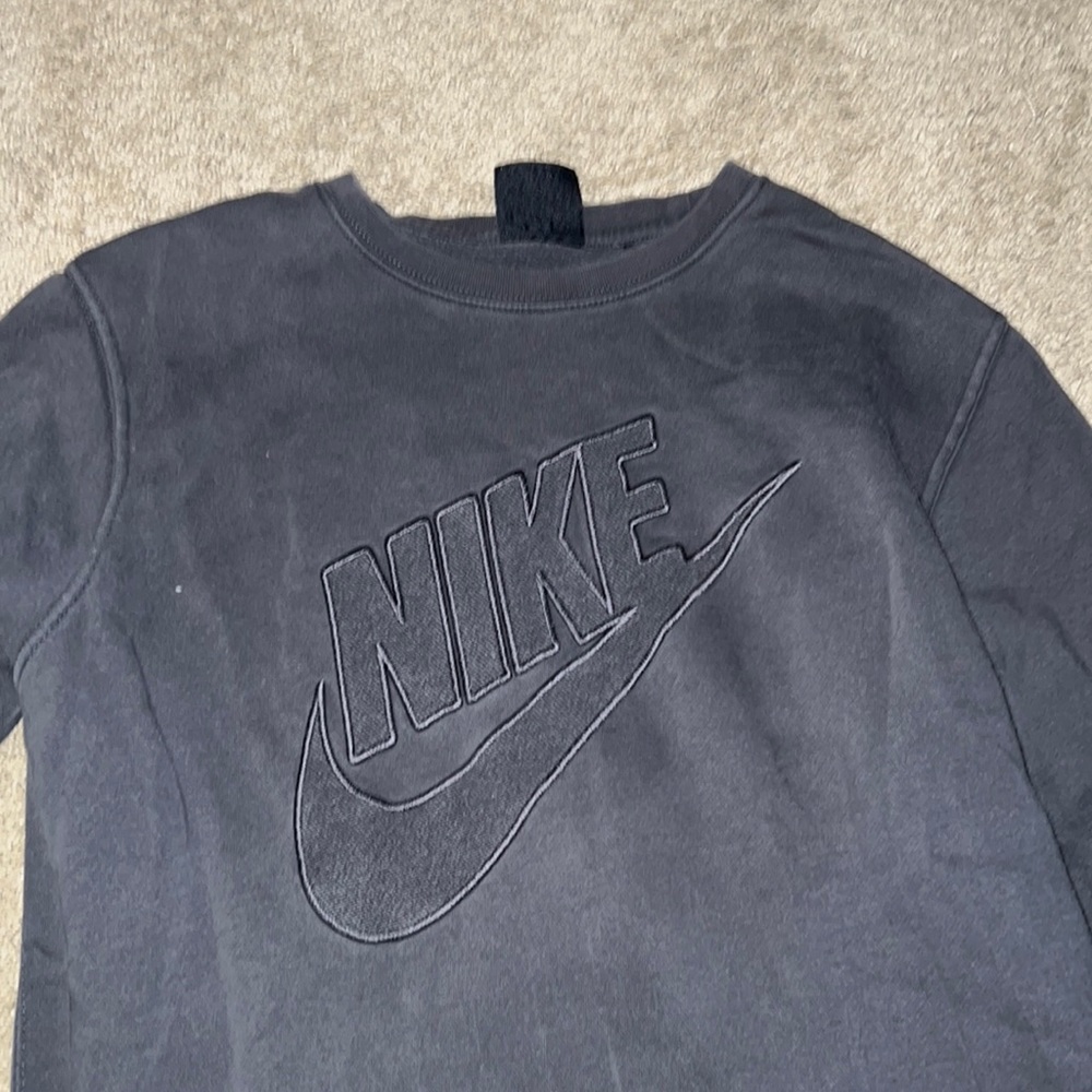 charcoal nike crew neck